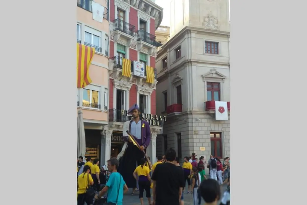Estudio en el centro Reus 0*,  España